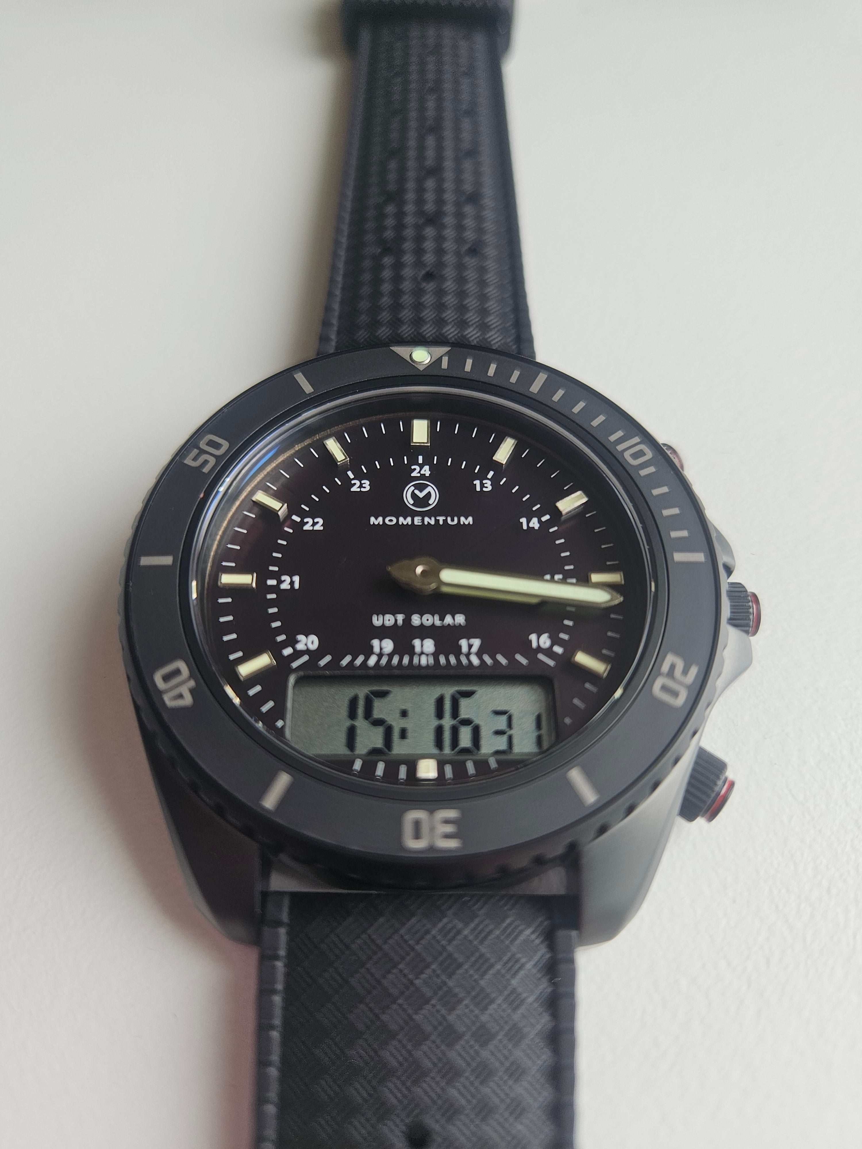 UDT Eclipse 42 mm noir-ion