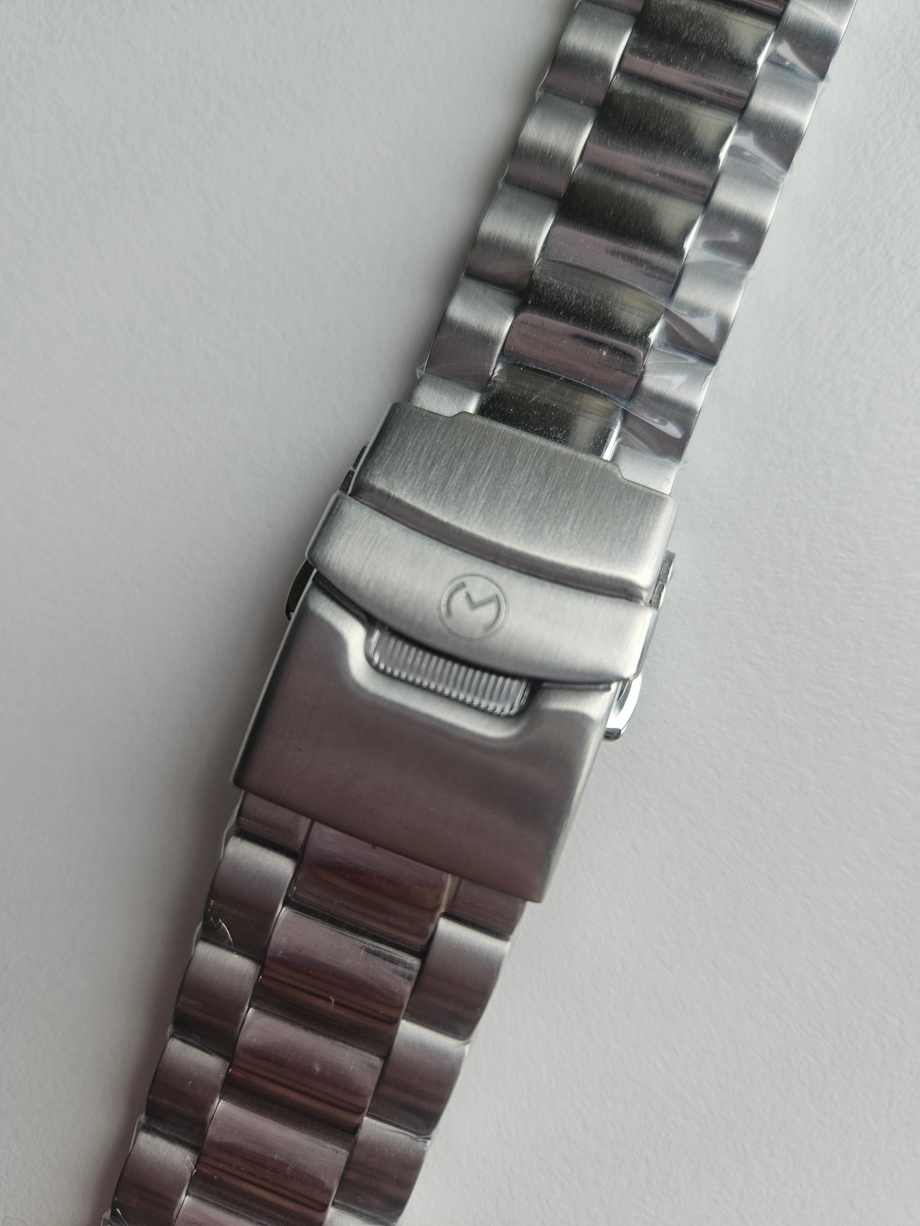 M20 & Aquamatic IV Stainless Steel Bracelet [22mm]
