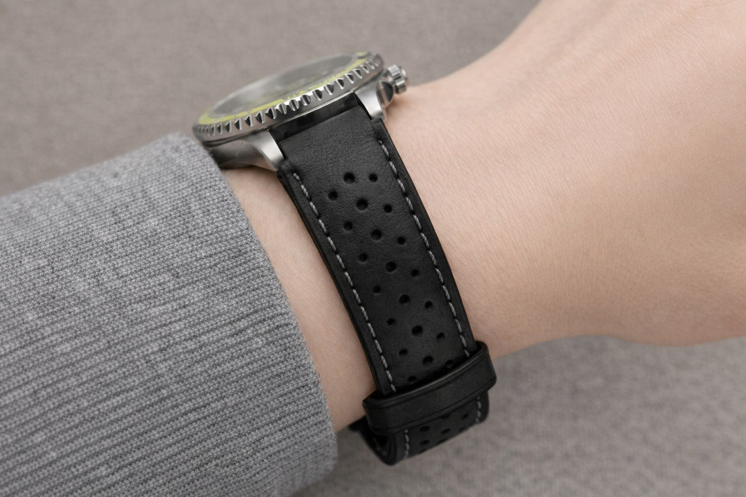 Perforated Leather [18mm]
