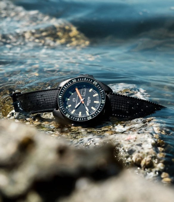 Sea Quartz 30 Eclipse - Solar Black-Ion [42mm]