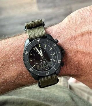 UDT Black-Ion Baton Dial [42mm]