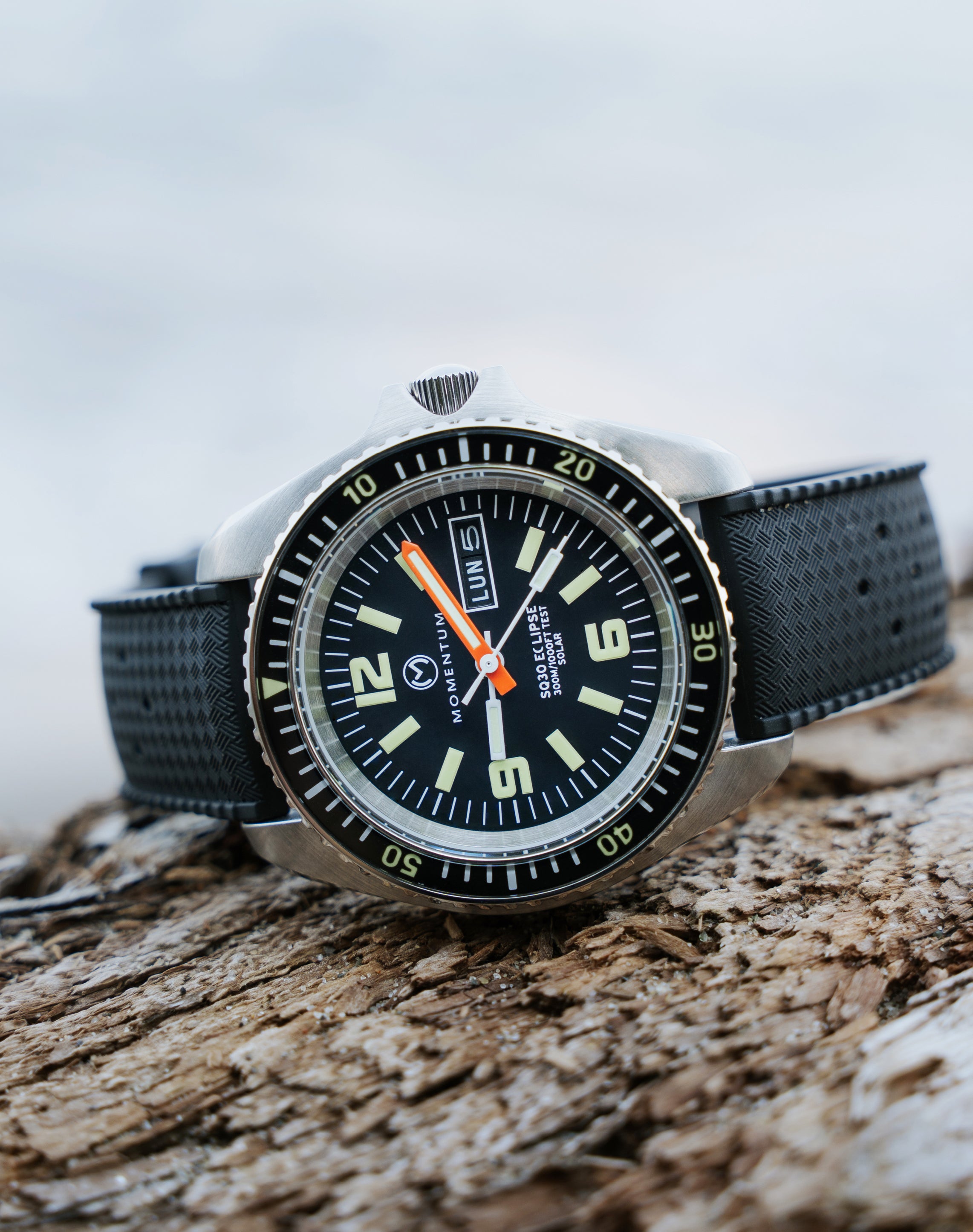 SQ30 Eclipse - Solar-Powered Dive Watch |Momentum