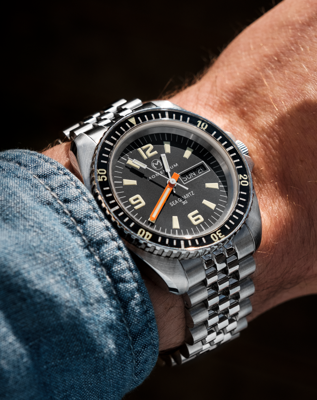 Momentum Watches | Sea Quartz 30 [42mm] - Black - Orange Tropic FKM Rubber